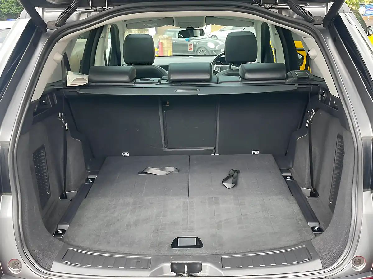 Used 2018 Land Rover Discovery Sport Hse Luxury Grey - Interior and Exterior details 13