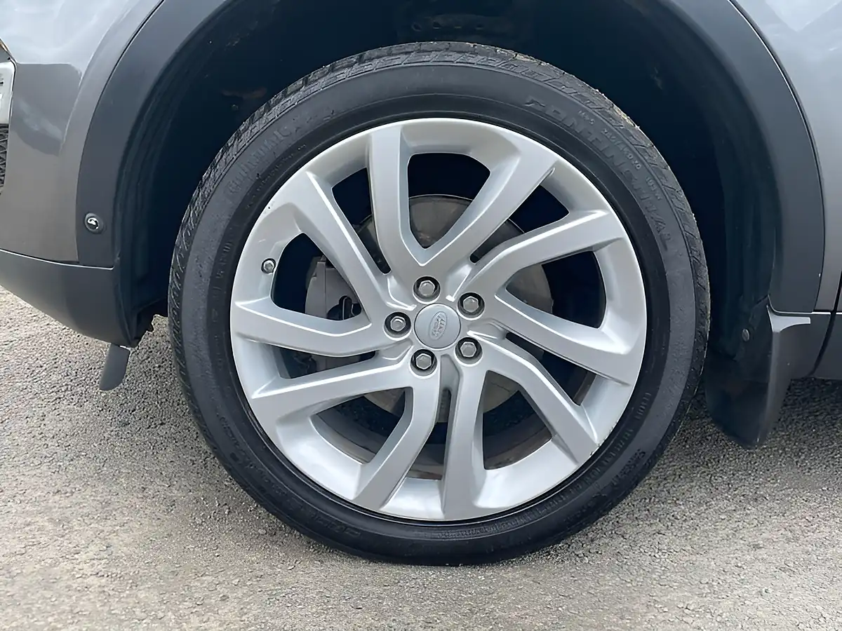 Used 2018 Land Rover Discovery Sport Hse Luxury Grey - Interior and Exterior details 5