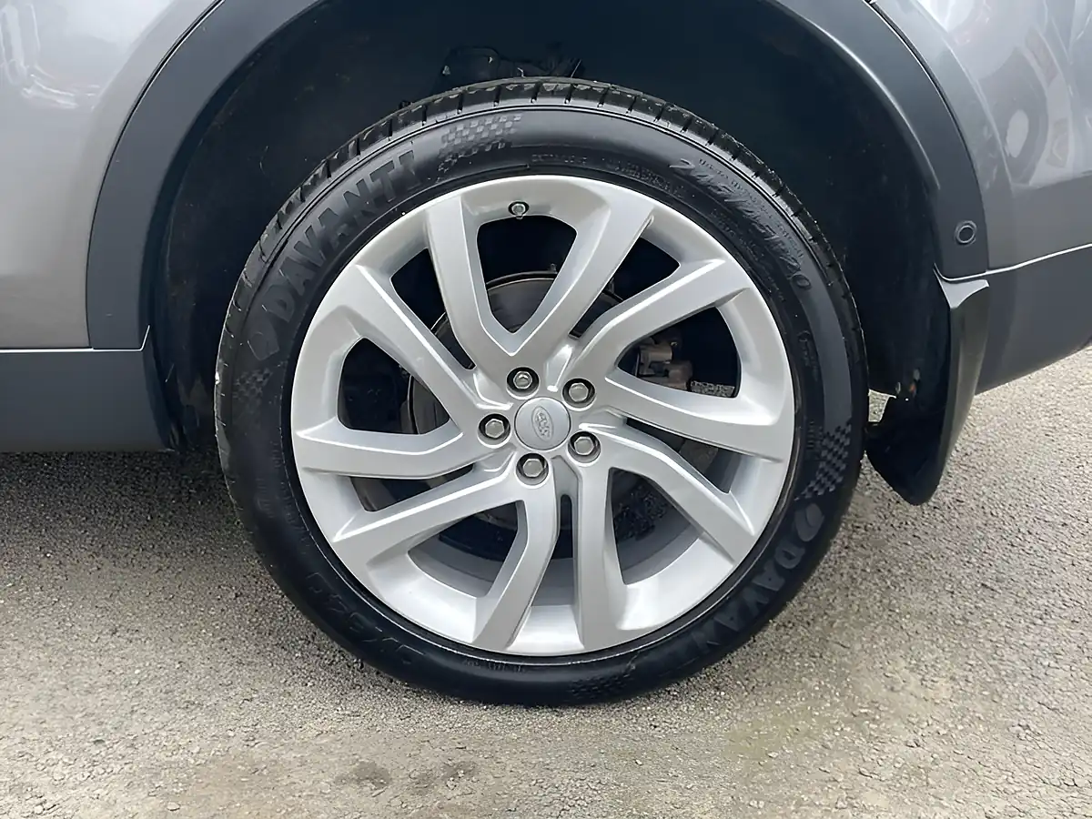 Used 2018 Land Rover Discovery Sport Hse Luxury Grey - Interior and Exterior details 7