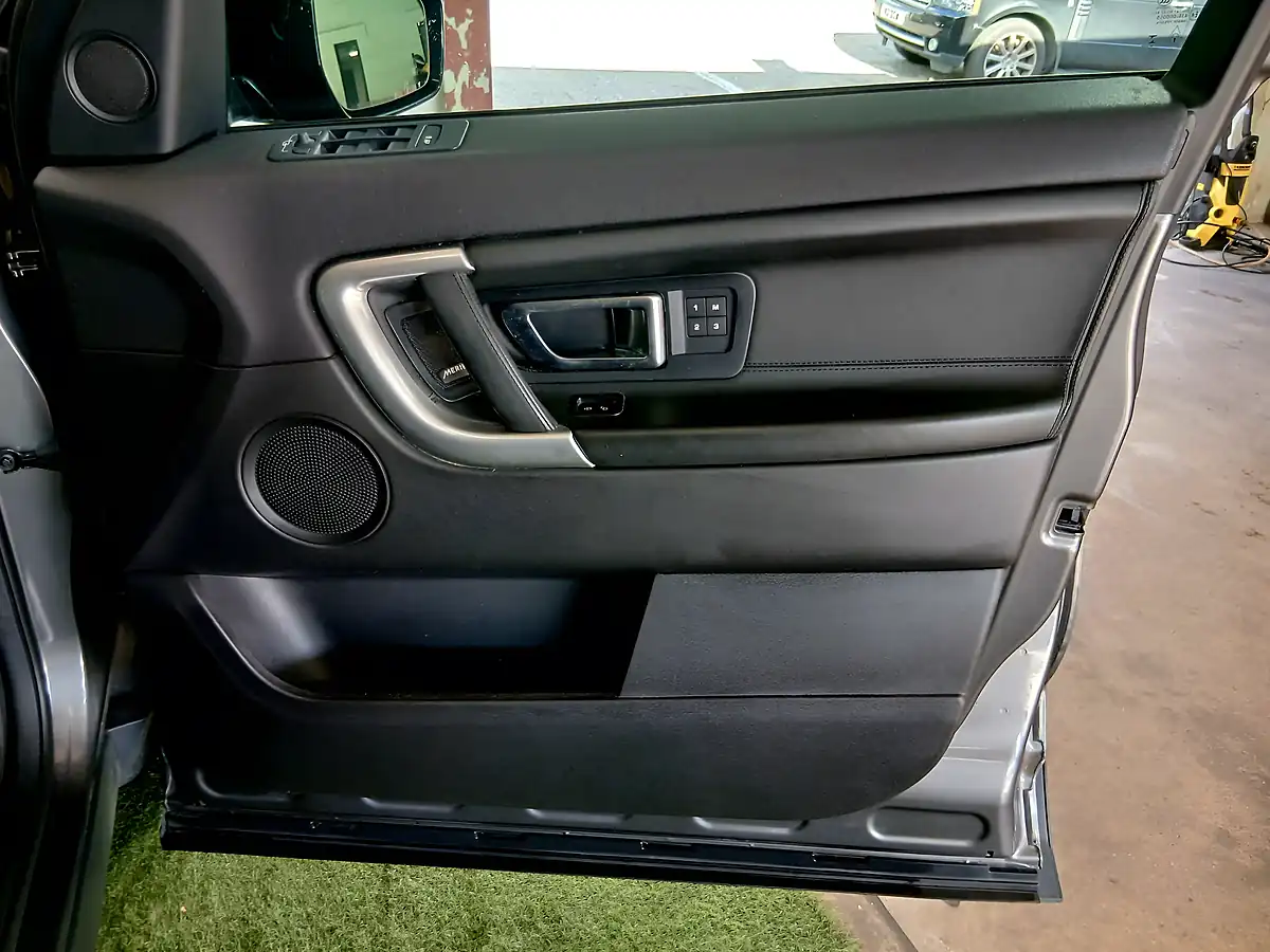 Used 2018 Land Rover Discovery Sport Hse Luxury Grey - Interior and Exterior details 20