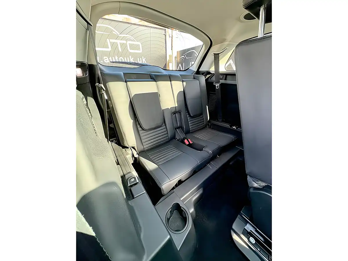 Used 2018 Land Rover Discovery Sport Hse Luxury Silver - Interior and Exterior details 12