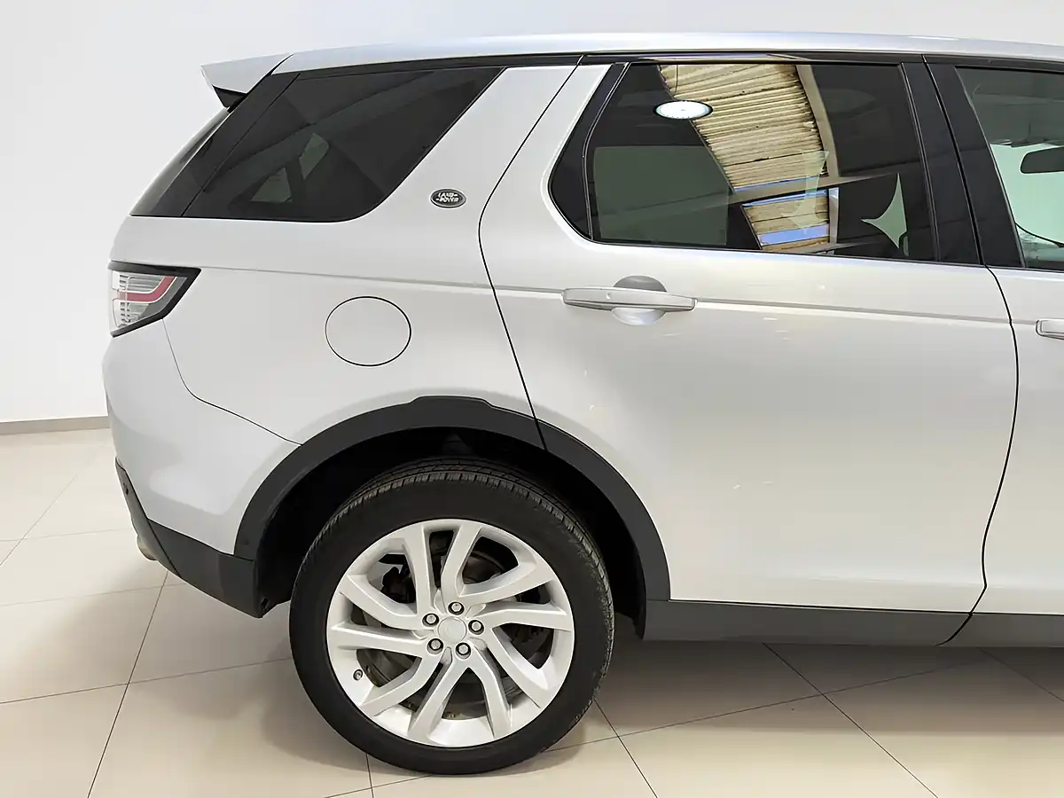 Used 2018 Land Rover Discovery Sport Hse Luxury Silver - Interior and Exterior details 11