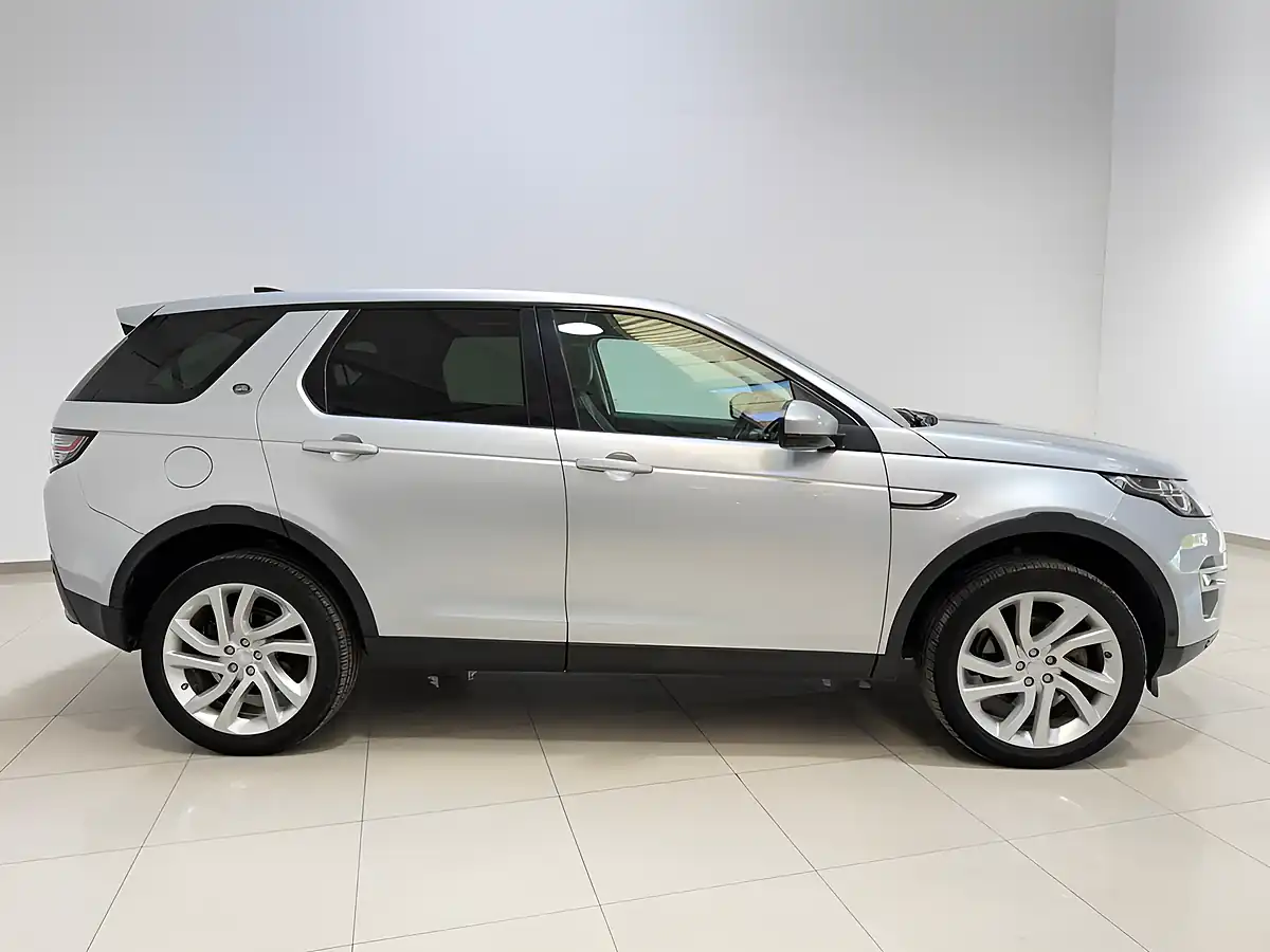 Used 2018 Land Rover Discovery Sport Hse Luxury Silver - Interior and Exterior details 12