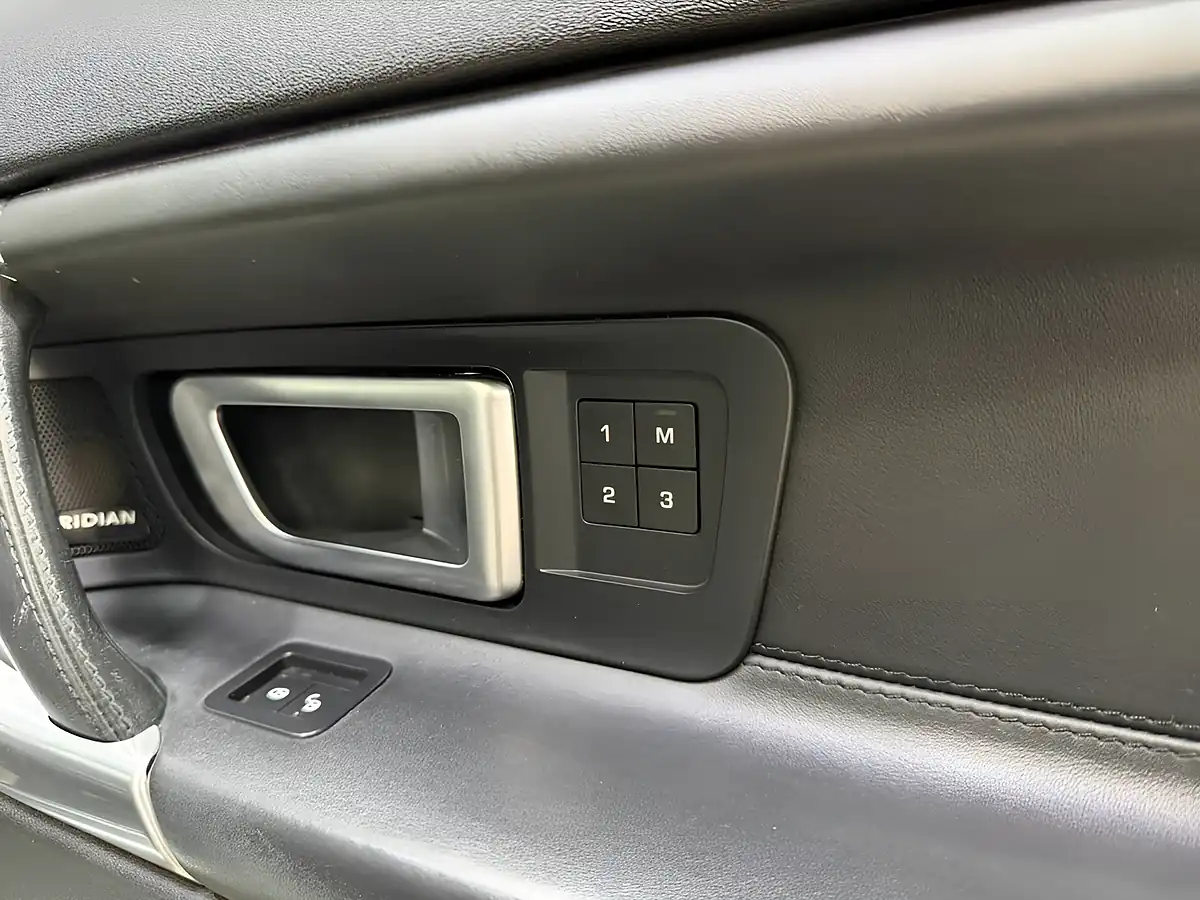 Used 2018 Land Rover Discovery Sport Hse Luxury Silver - Interior and Exterior details 17