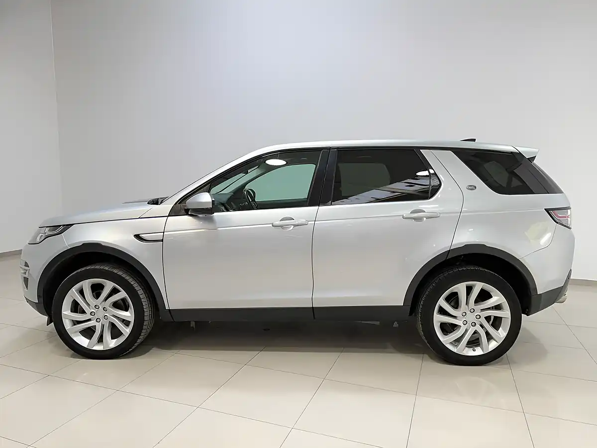 Used 2018 Land Rover Discovery Sport Hse Luxury Silver - Interior and Exterior details 6