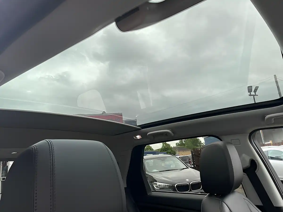 Used 2018 Land Rover Discovery Sport Hse Silver - Interior and Exterior details 12
