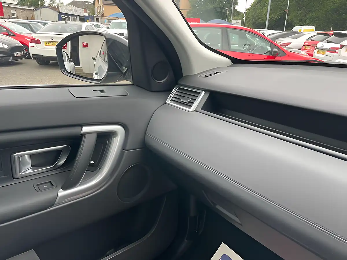Used 2018 Land Rover Discovery Sport Hse Silver - Interior and Exterior details 17