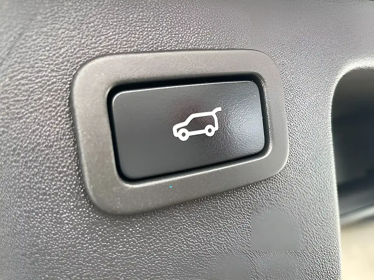 Used 2018 Land Rover Discovery Sport Hse Silver - Interior and Exterior details 18