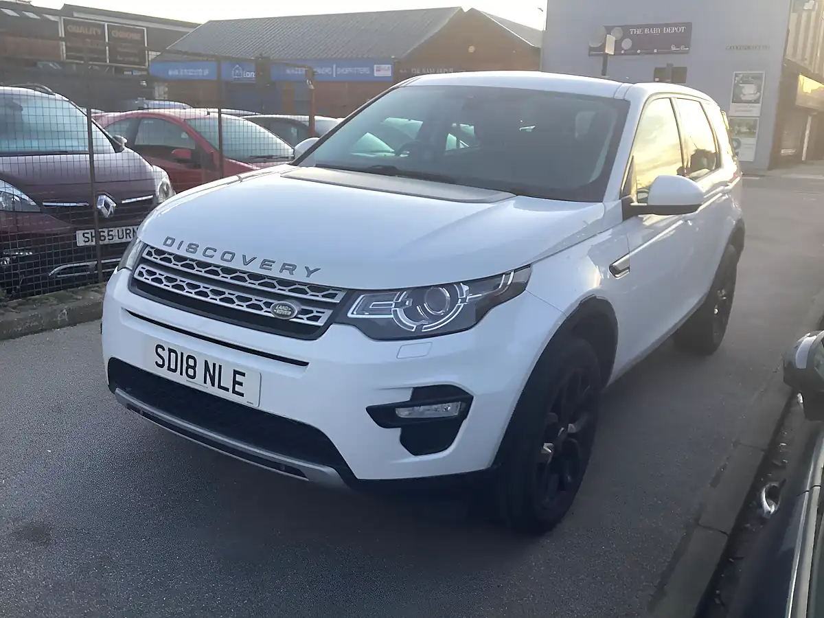 Used 2018 Land Rover Discovery Sport Hse White - Interior and Exterior details 3