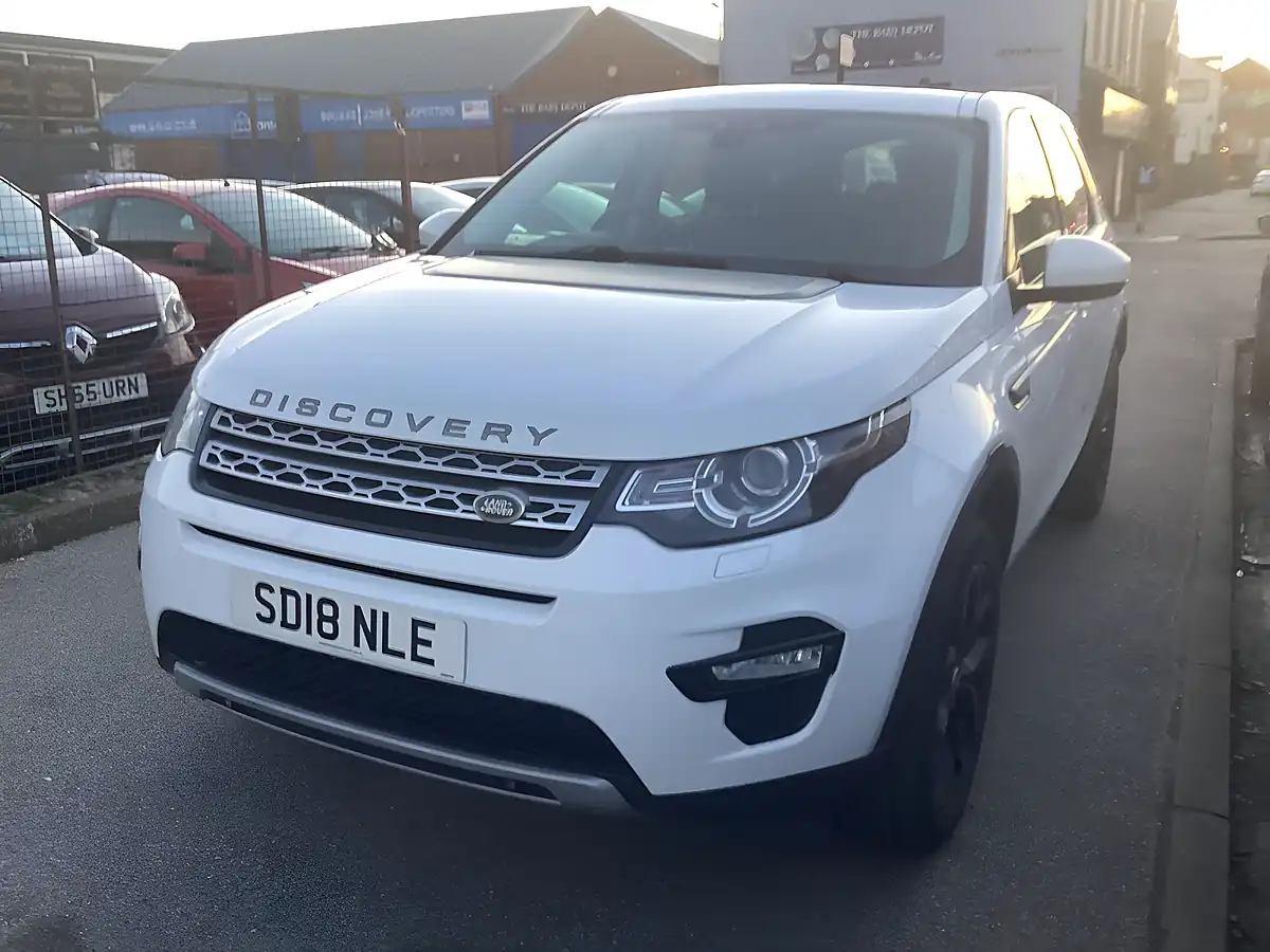 Used 2018 Land Rover Discovery Sport Hse White - Interior and Exterior details 4