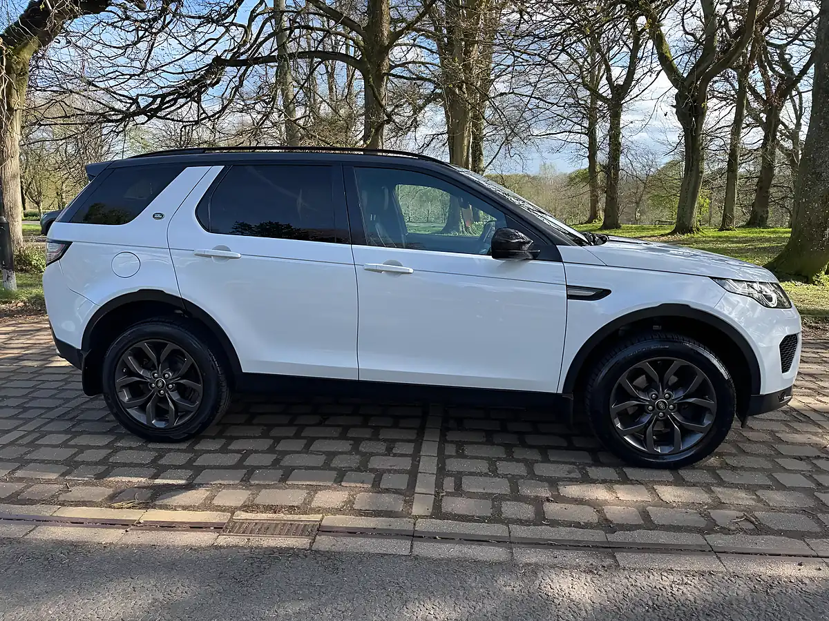 Used 2018 Land Rover Discovery Sport Landmark Auto 4WD White - Interior and Exterior details 10