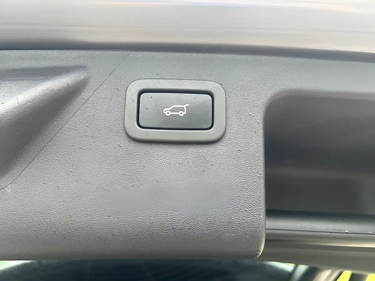 Used 2018 Land Rover Discovery Sport Landmark Grey - Interior and Exterior details 14