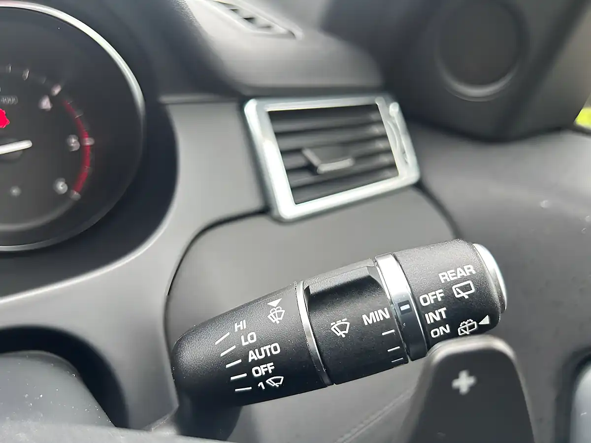 Used 2018 Land Rover Discovery Sport Landmark Grey - Interior and Exterior details 19