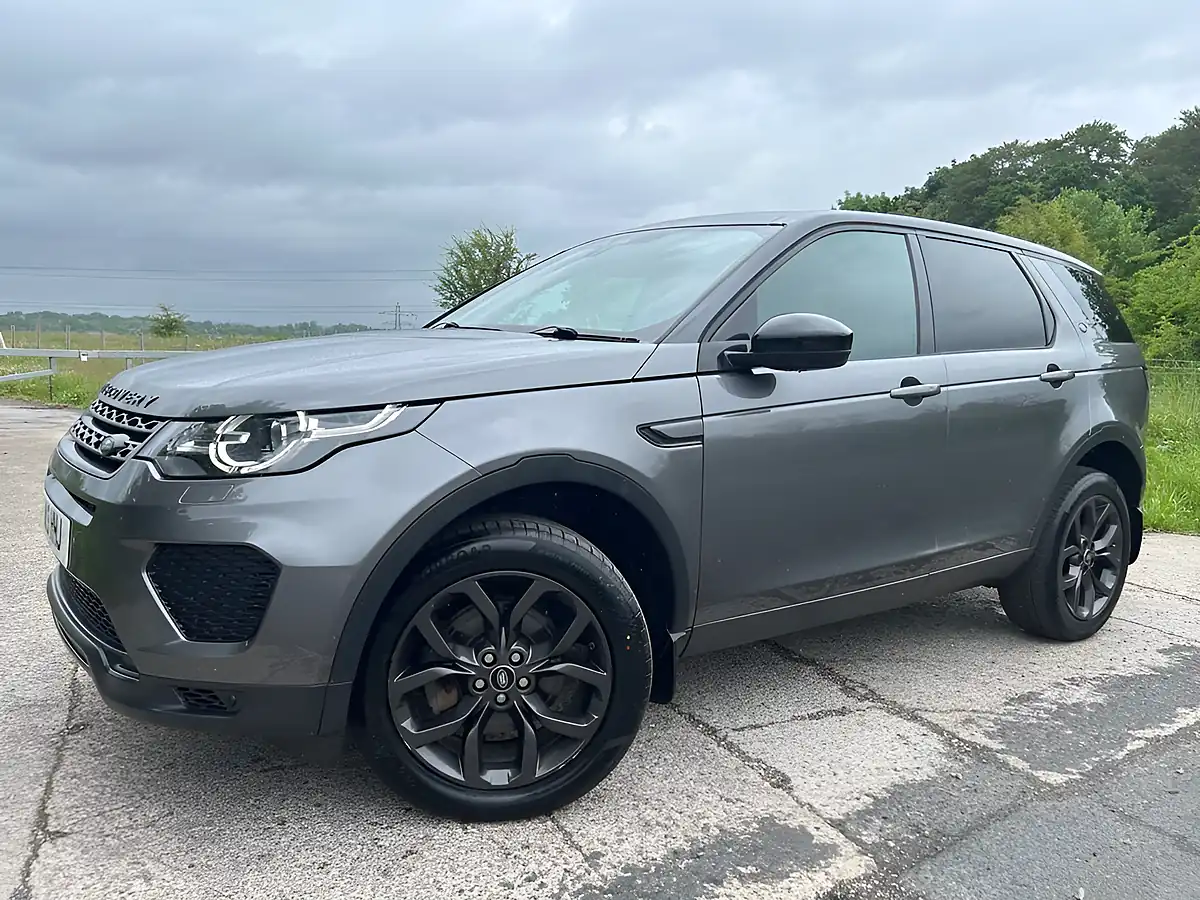 Used 2018 Land Rover Discovery Sport Landmark Grey - Interior and Exterior details 4