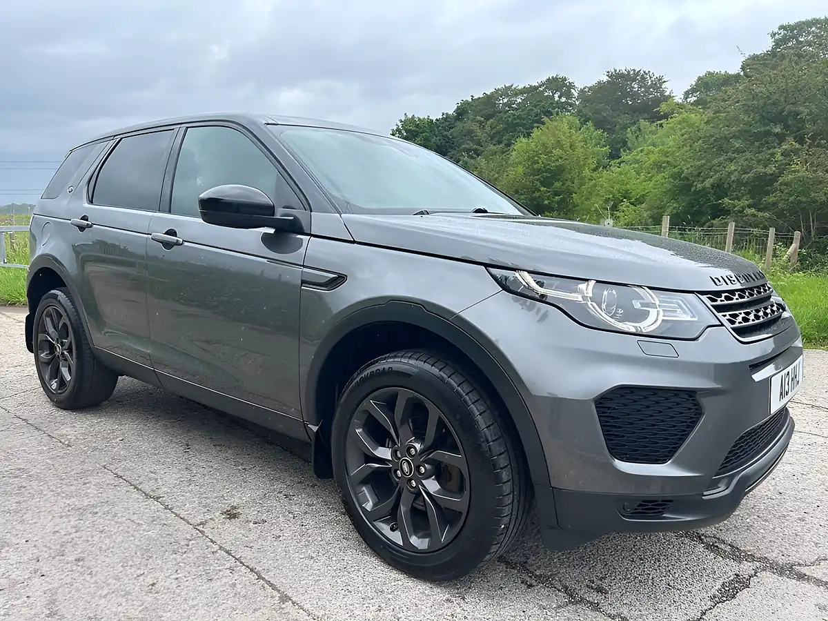 Used 2018 Land Rover Discovery Sport Landmark Grey - Interior and Exterior details 9