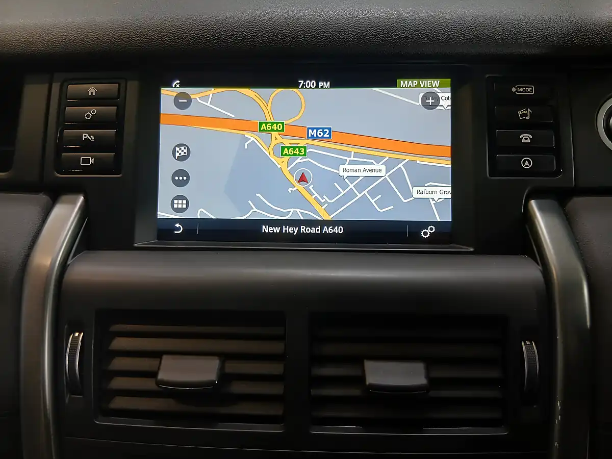 Used 2018 Land Rover Discovery Sport Landmark Grey - Interior and Exterior details 14