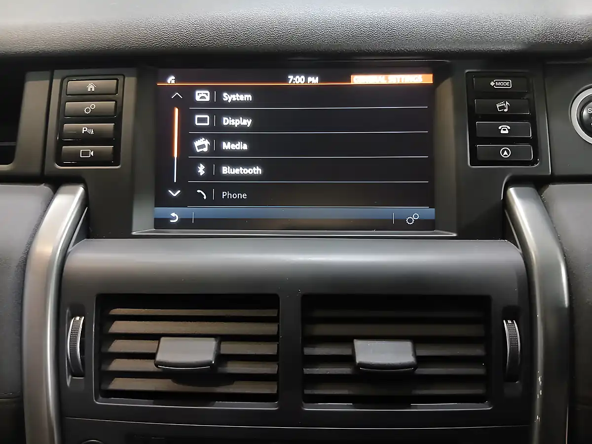 Used 2018 Land Rover Discovery Sport Landmark Grey - Interior and Exterior details 17