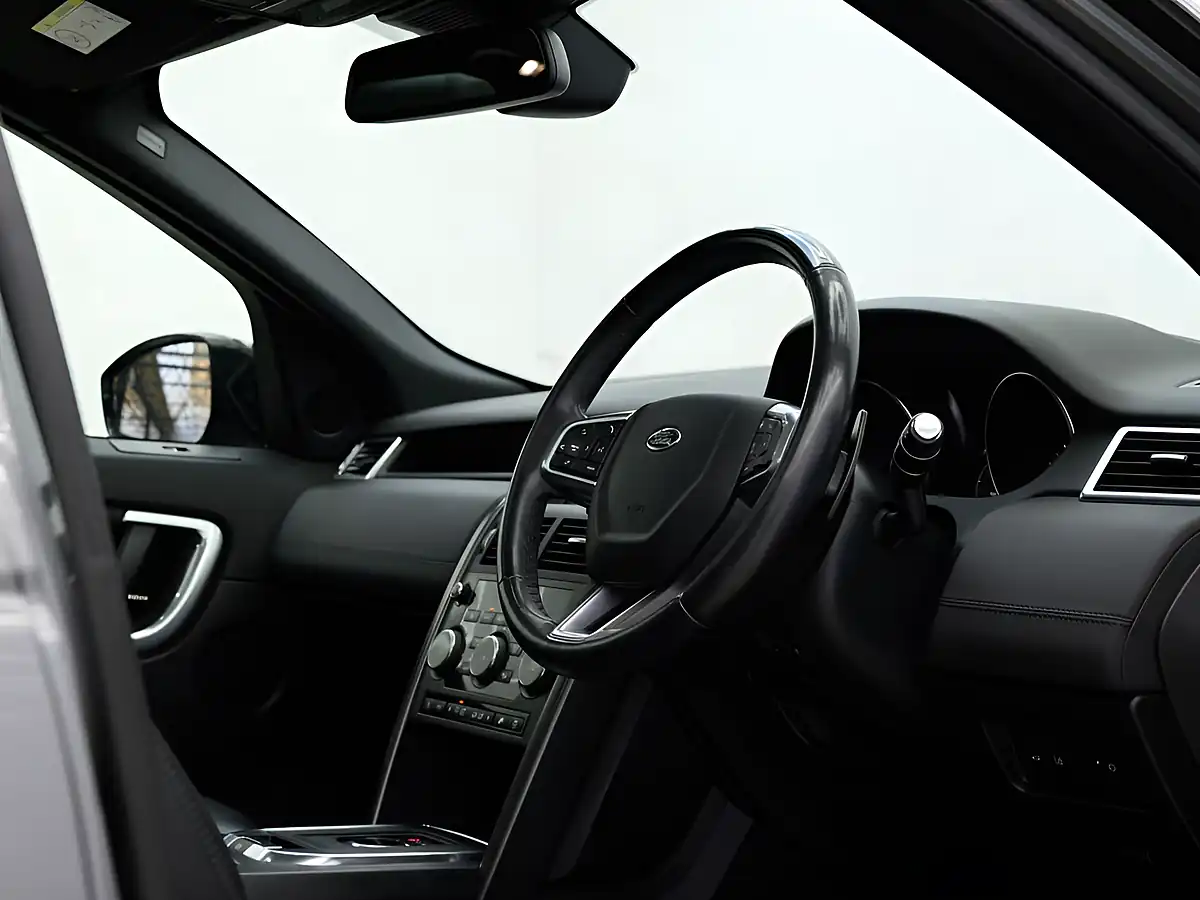 Used 2018 Land Rover Discovery Sport Landmark Grey - Interior and Exterior details 10