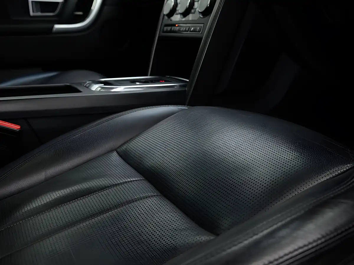 Used 2018 Land Rover Discovery Sport Landmark Grey - Interior and Exterior details 11