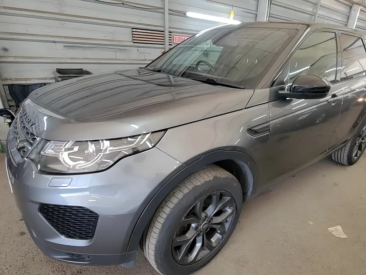Used 2018 Land Rover Discovery Sport Landmark Grey - Interior and Exterior details 2