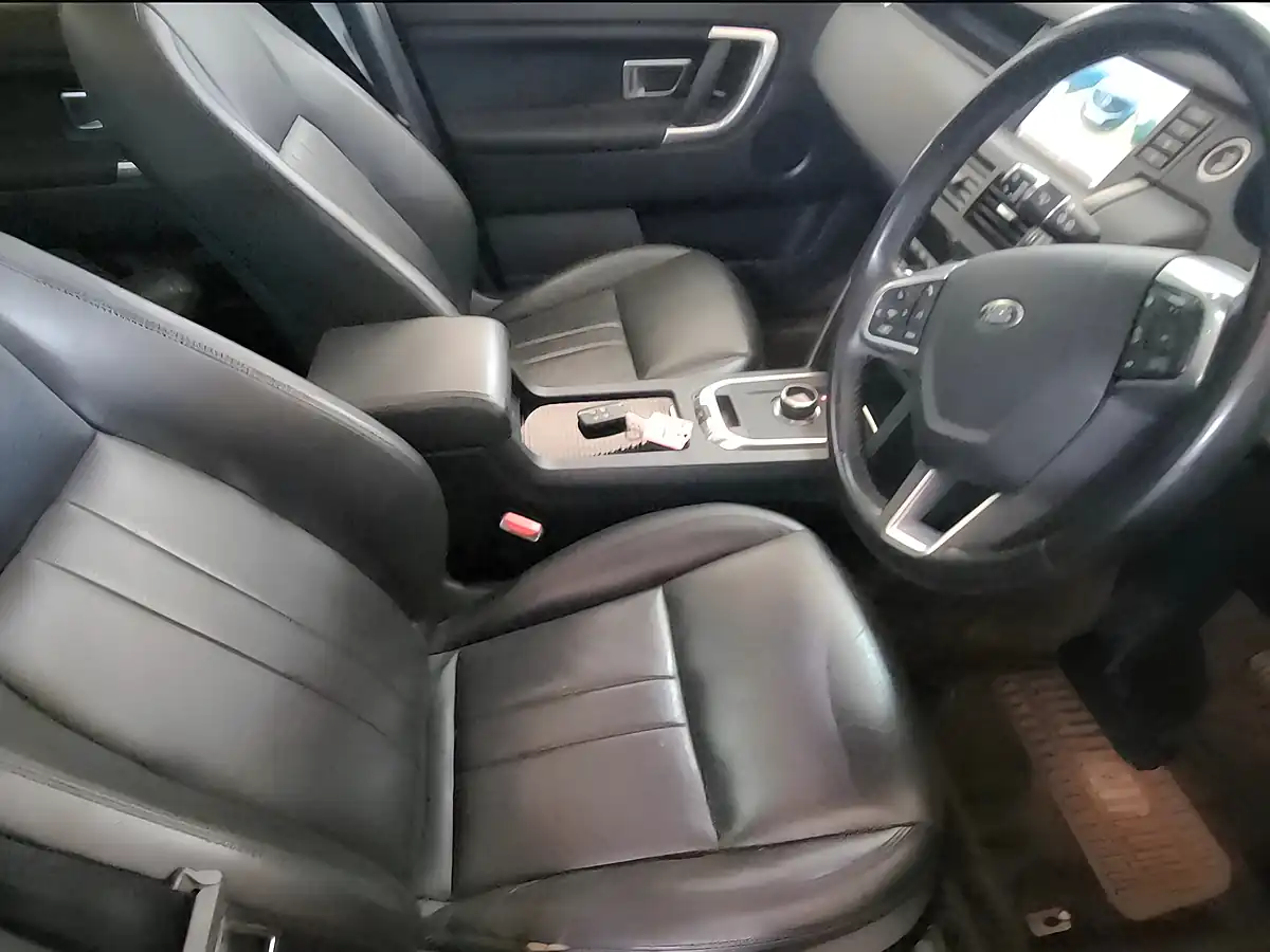 Used 2018 Land Rover Discovery Sport Landmark Grey - Interior and Exterior details 5