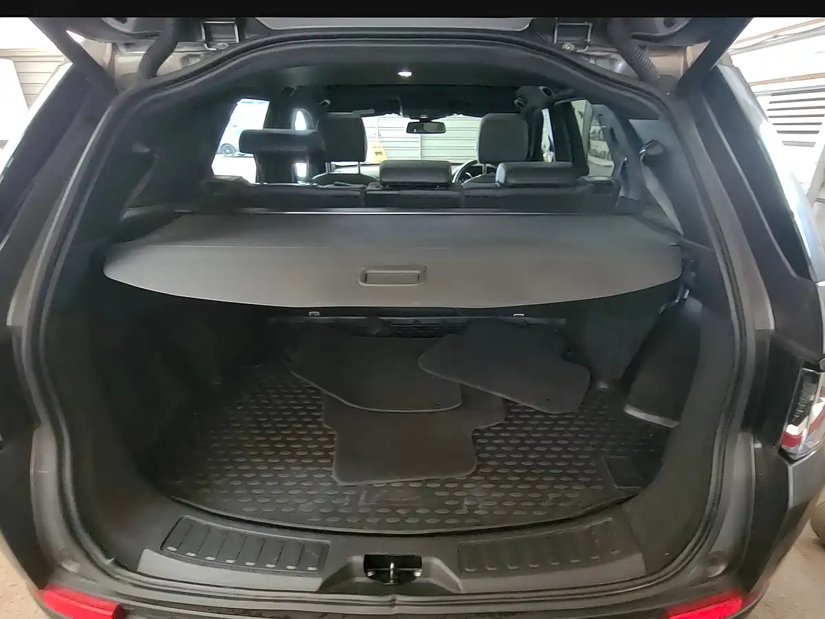 Used 2018 Land Rover Discovery Sport Landmark Grey - Interior and Exterior details 7