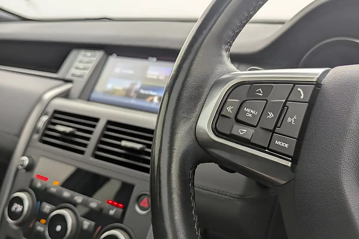 Used 2018 Land Rover Discovery Sport Landmark White - Interior and Exterior details 10