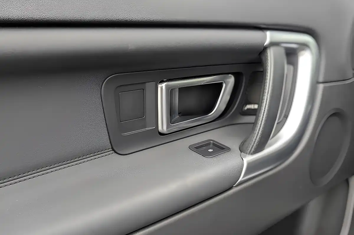 Used 2018 Land Rover Discovery Sport Landmark White - Interior and Exterior details 14