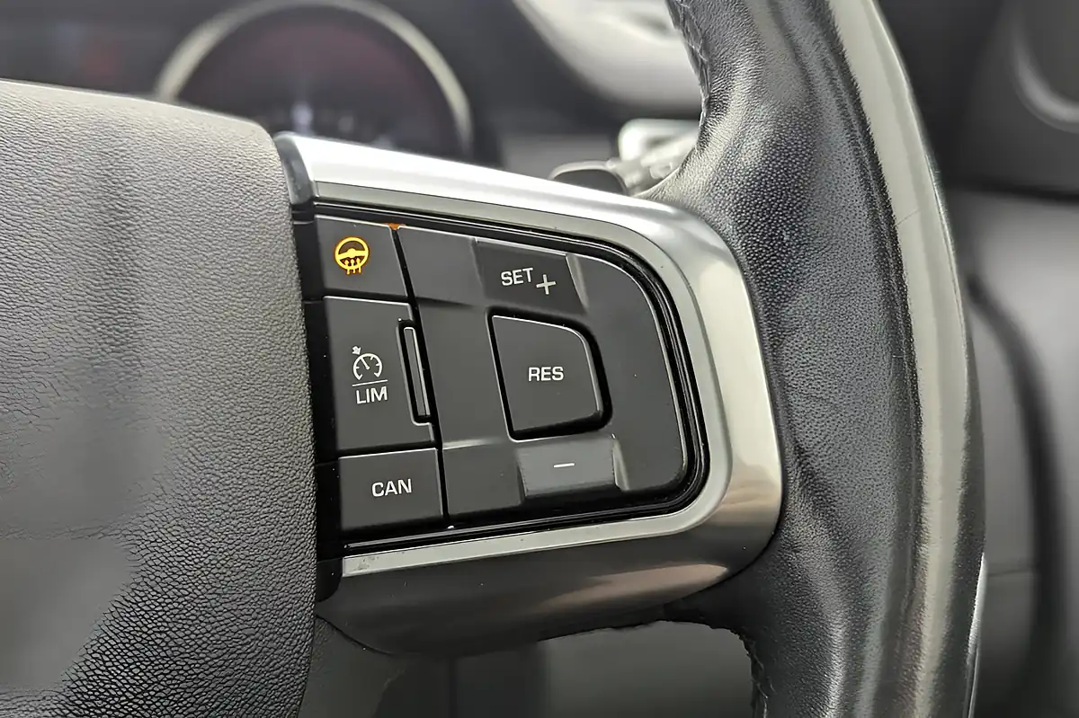 Used 2018 Land Rover Discovery Sport Landmark White - Interior and Exterior details 16