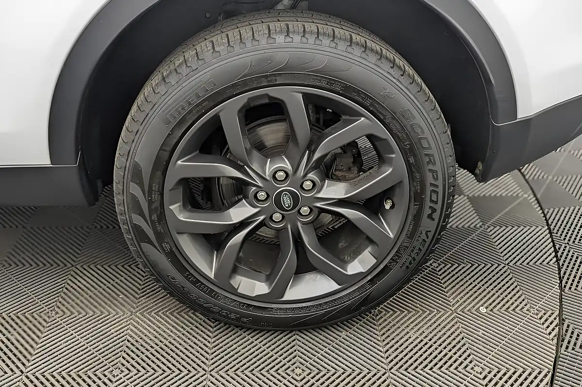Used 2018 Land Rover Discovery Sport Landmark White - Interior and Exterior details 20