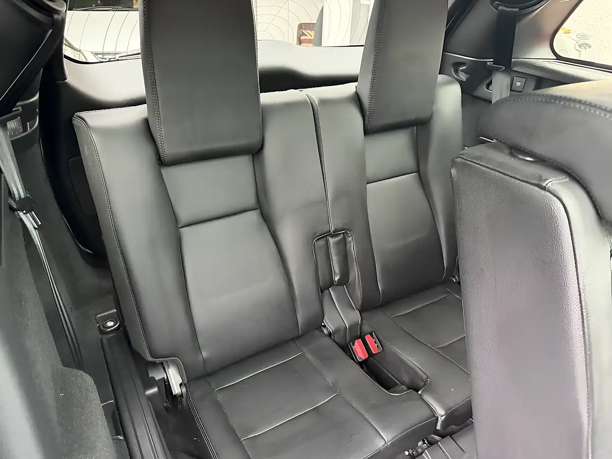 Used 2018 Land Rover Discovery Sport Landmark White - Interior and Exterior details 17