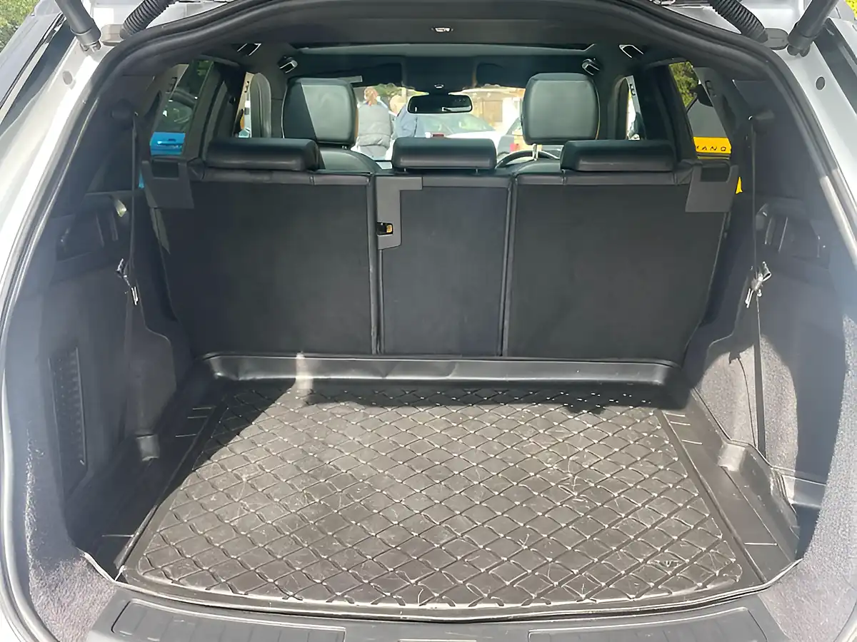 Used 2018 Land Rover Discovery Sport Landmark White - Interior and Exterior details 13