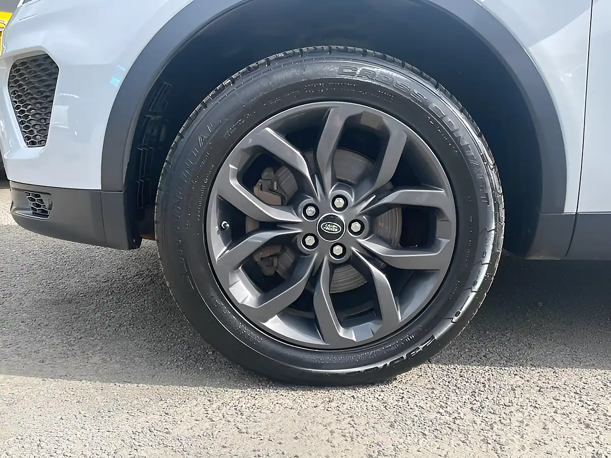 Used 2018 Land Rover Discovery Sport Landmark White - Interior and Exterior details 5