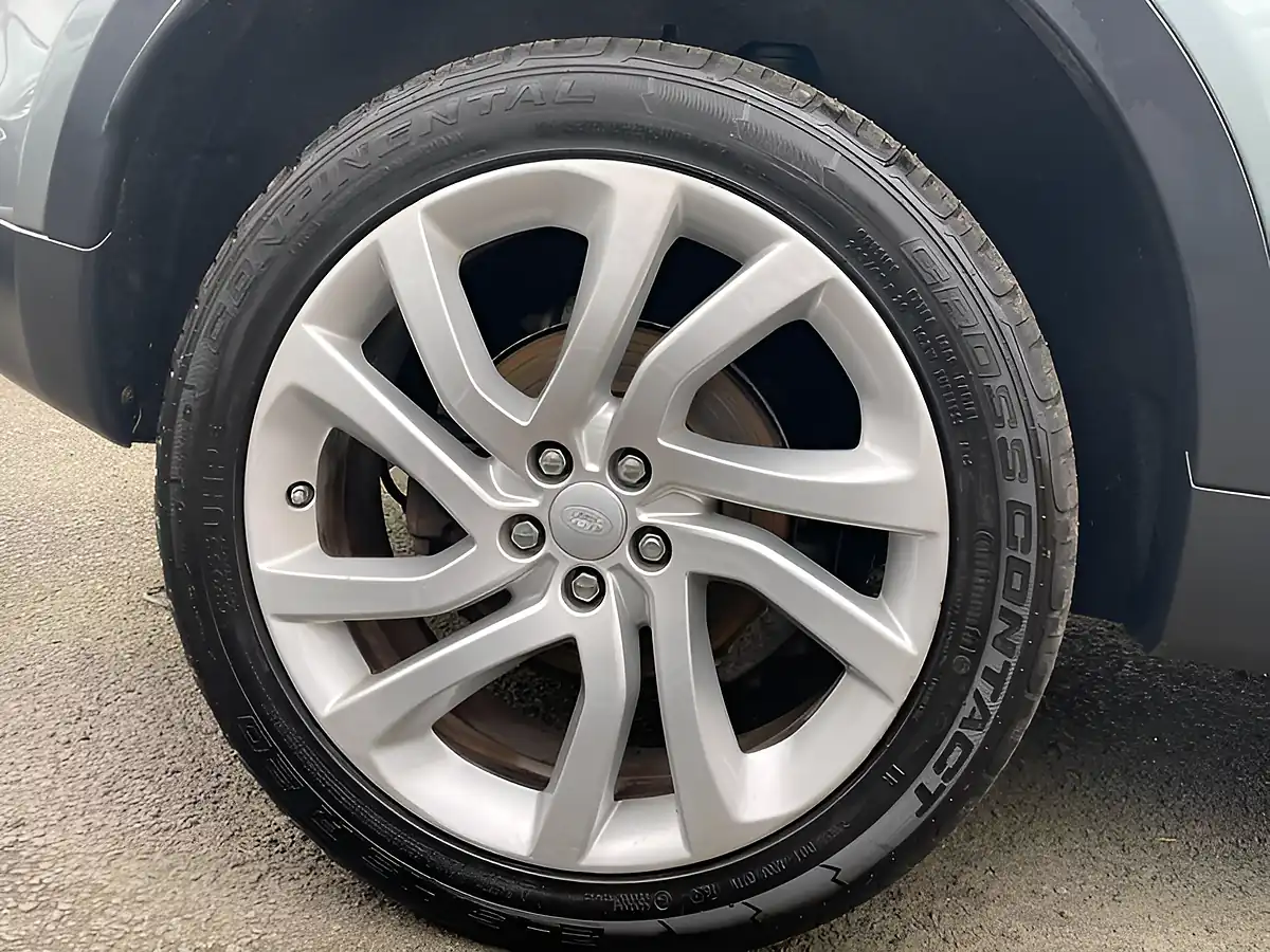 Used 2018 Land Rover Discovery Sport Se Grey - Interior and Exterior details 10