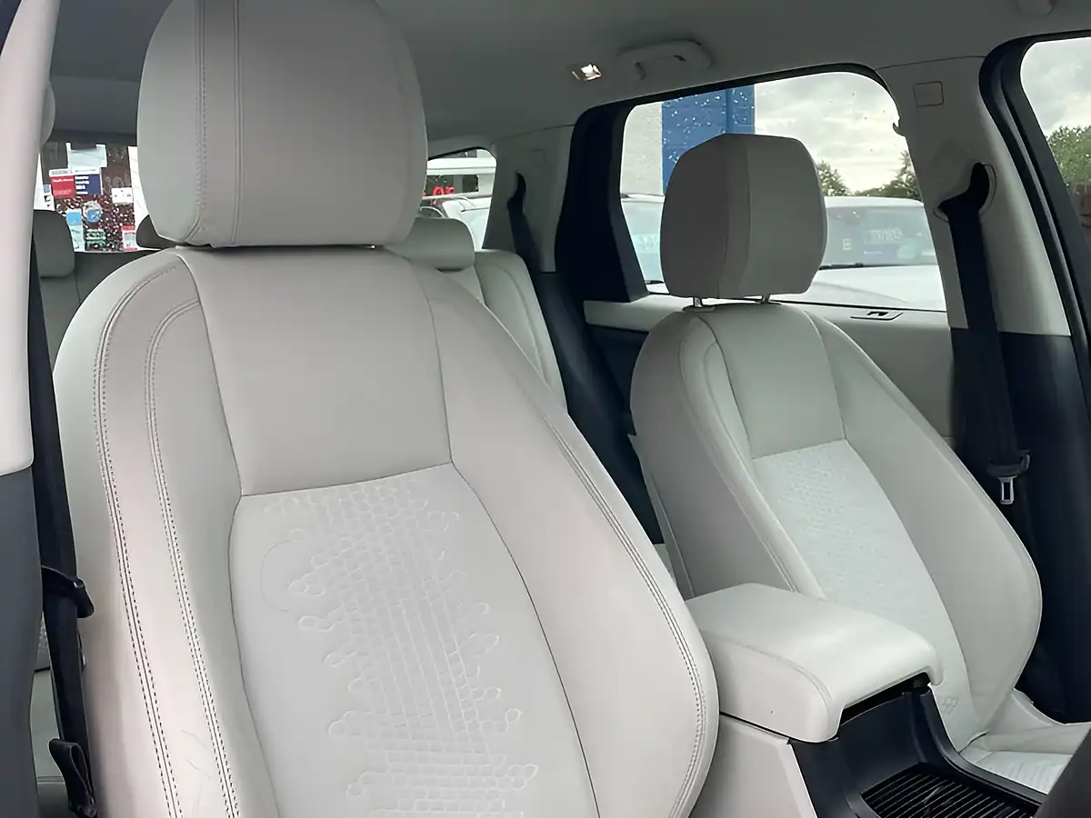 Used 2018 Land Rover Discovery Sport Se Grey - Interior and Exterior details 12