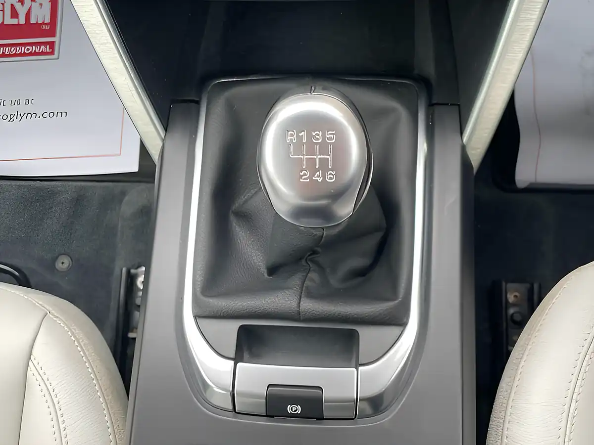 Used 2018 Land Rover Discovery Sport Se Grey - Interior and Exterior details 16