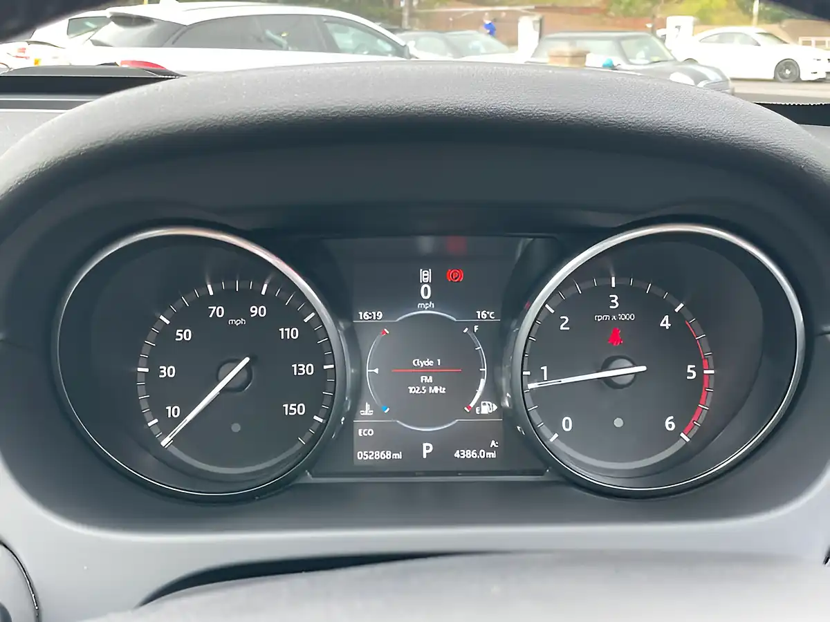 Used 2018 Land Rover Discovery Sport Se Grey - Interior and Exterior details 19