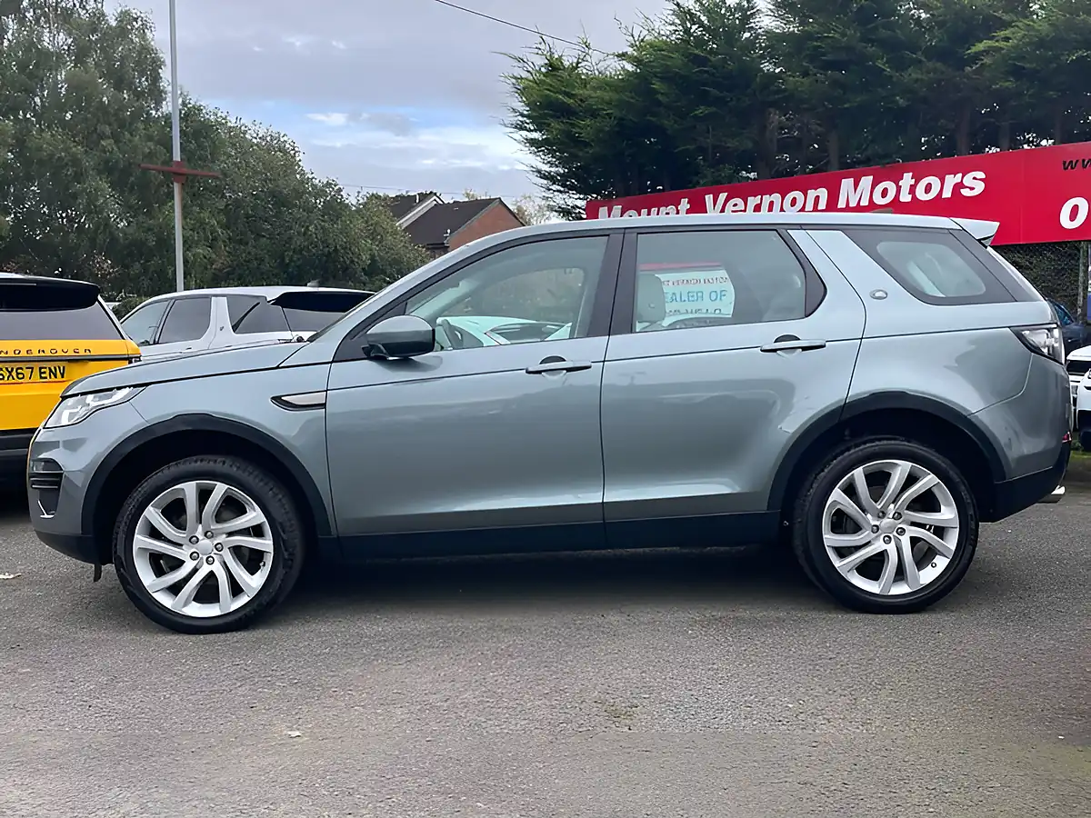 Used 2018 Land Rover Discovery Sport Se Grey - Interior and Exterior details 6