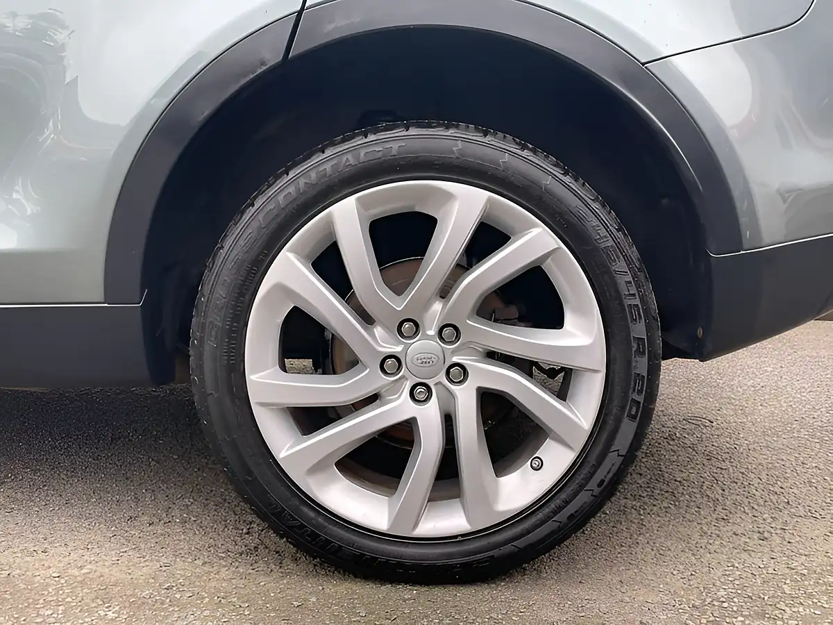 Used 2018 Land Rover Discovery Sport Se Grey - Interior and Exterior details 7