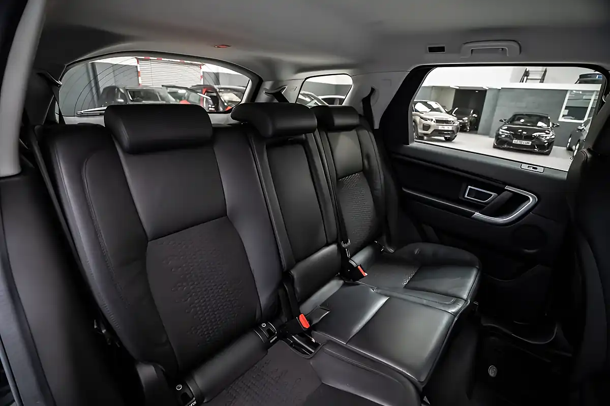 Used 2018 Land Rover Discovery Sport Se Tech Black - Interior and Exterior details 14