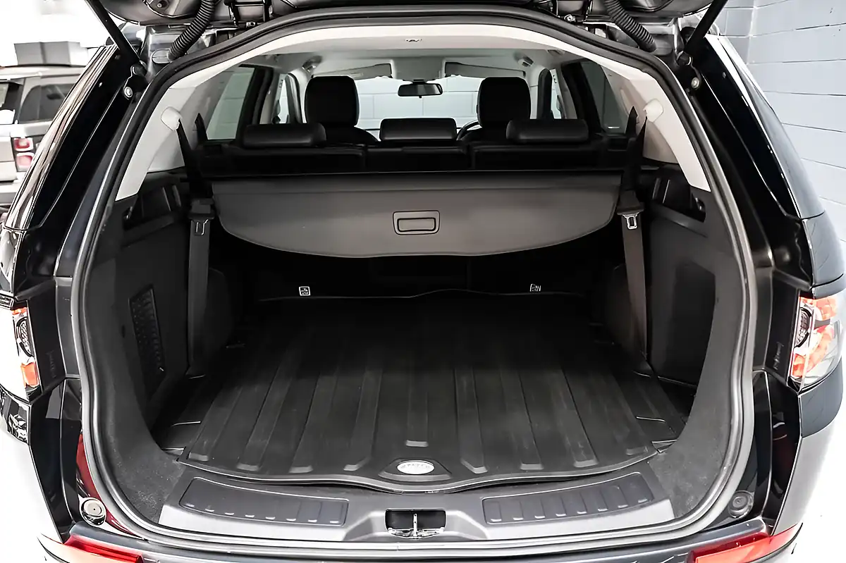 Used 2018 Land Rover Discovery Sport Se Tech Black - Interior and Exterior details 17