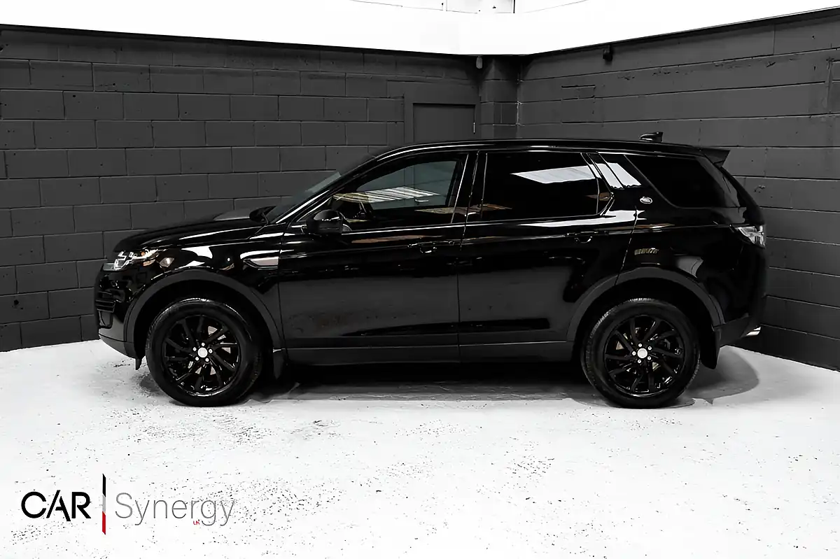 Used 2018 Land Rover Discovery Sport Se Tech Black - Interior and Exterior details 4