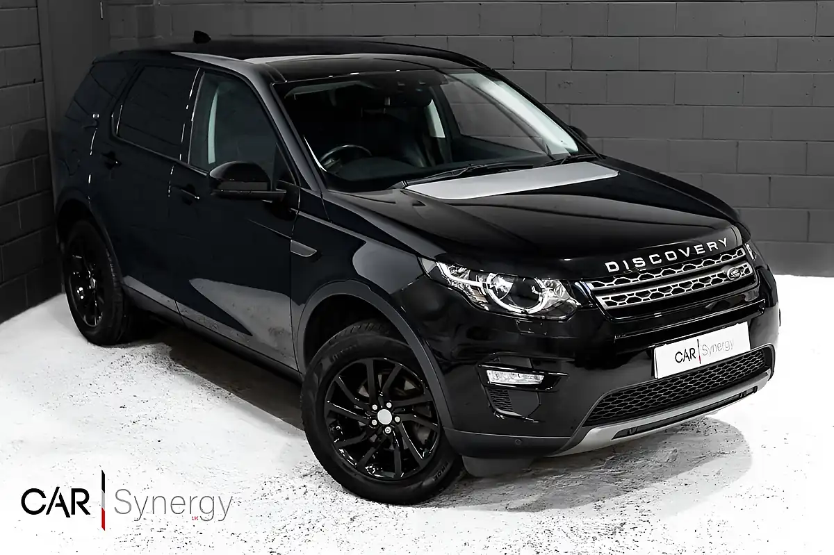 Used 2018 Land Rover Discovery Sport Se Tech Black - Front View