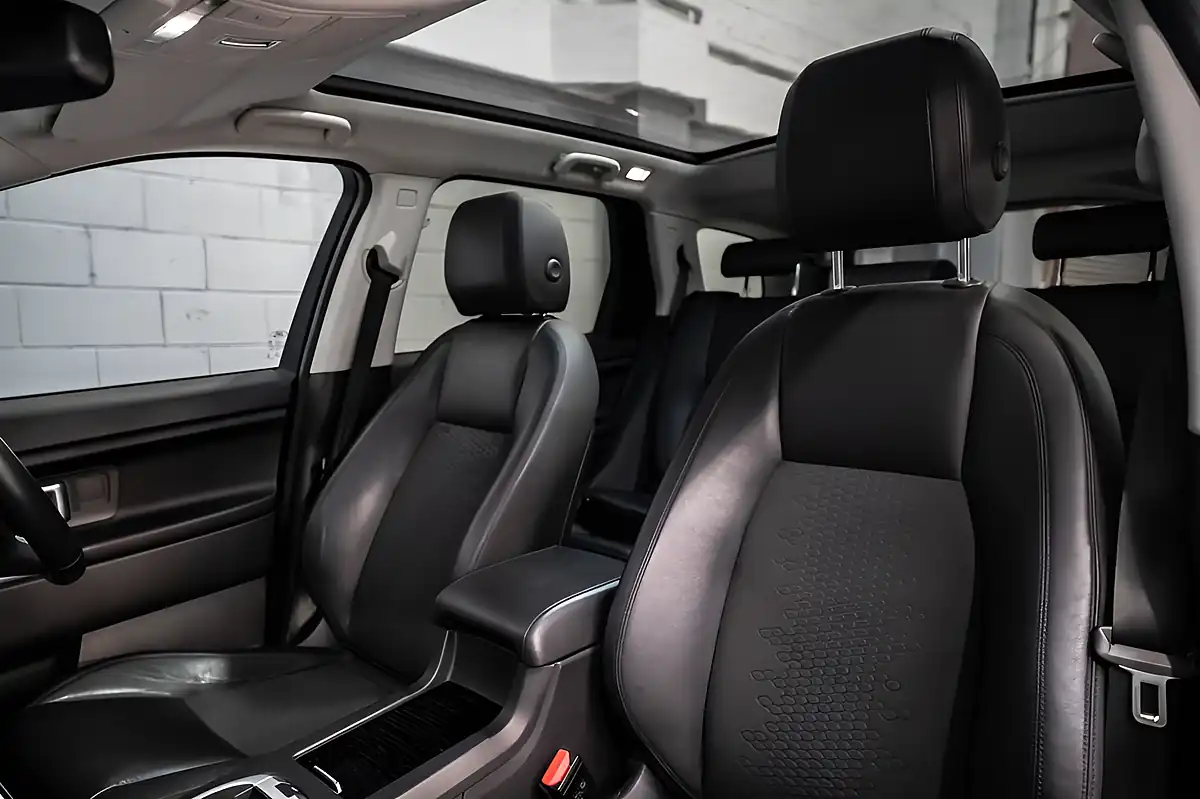 Used 2018 Land Rover Discovery Sport Se Tech Black - Interior and Exterior details 11