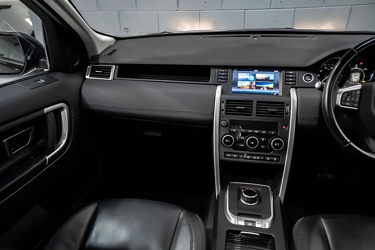 Used 2018 Land Rover Discovery Sport Se Tech Black - Interior and Exterior details 14