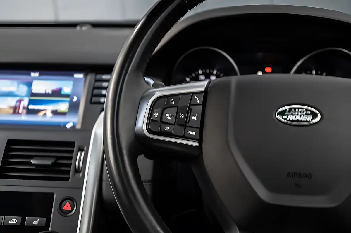 Used 2018 Land Rover Discovery Sport Se Tech Black - Interior and Exterior details 15