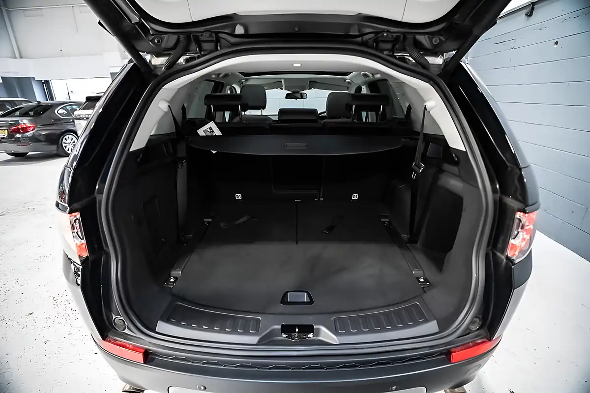 Used 2018 Land Rover Discovery Sport Se Tech Black - Interior and Exterior details 18