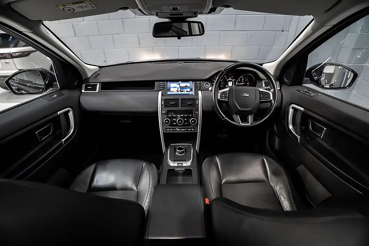 Used 2018 Land Rover Discovery Sport Se Tech Black - Interior and Exterior details 2