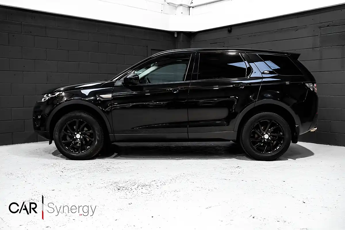 Used 2018 Land Rover Discovery Sport Se Tech Black - Interior and Exterior details 4