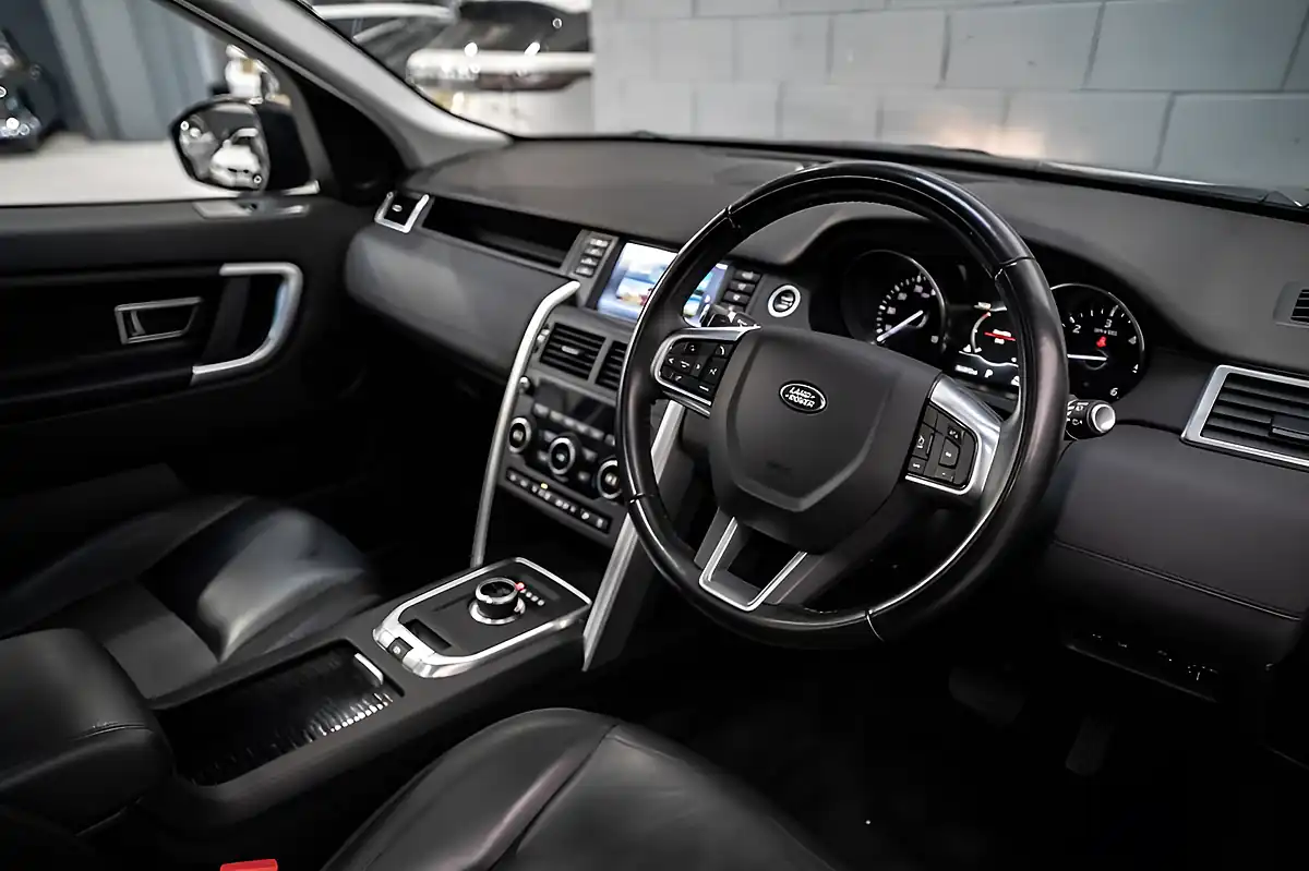 Used 2018 Land Rover Discovery Sport Se Tech Black - Interior and Exterior details 9